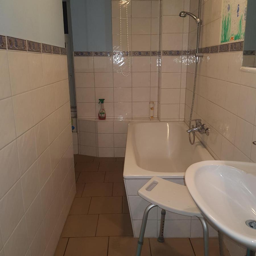 Ferienwohnung Wettin Am Petersbrunnen Exterior foto